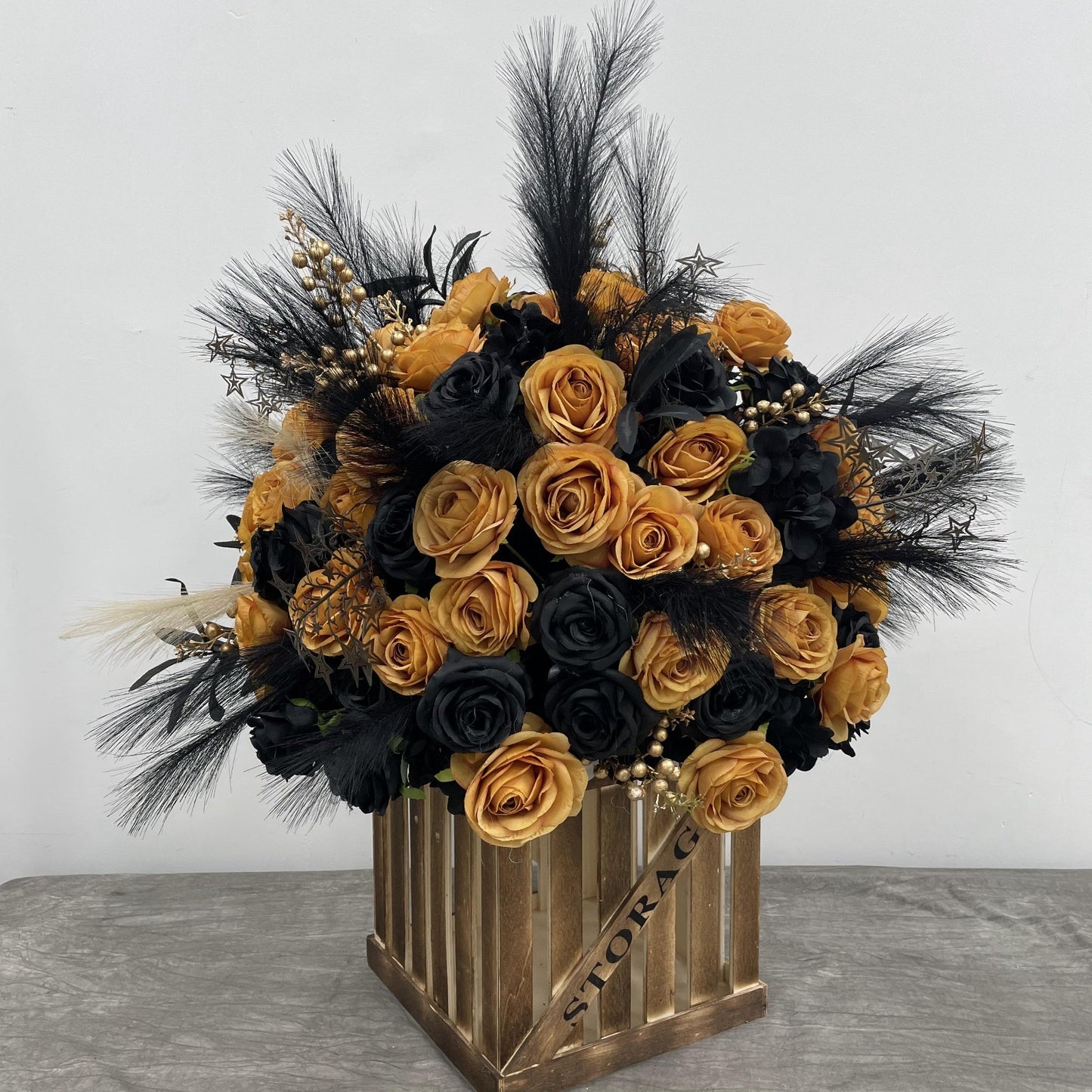 Luxe Black & Gold Event Centerpiece – Modern Elegance for Tablescapes